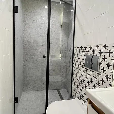 Miamo вулиця левицького 3 * Λβιβ